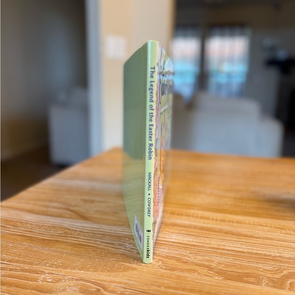 The Legend of the Easter Robin Book - Picture 2 of 2